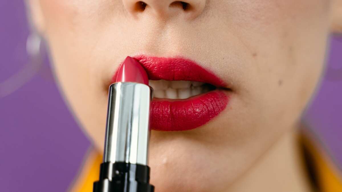 Lipstick Index Does increase in makeup sales really augur recession? Lifestyle News
