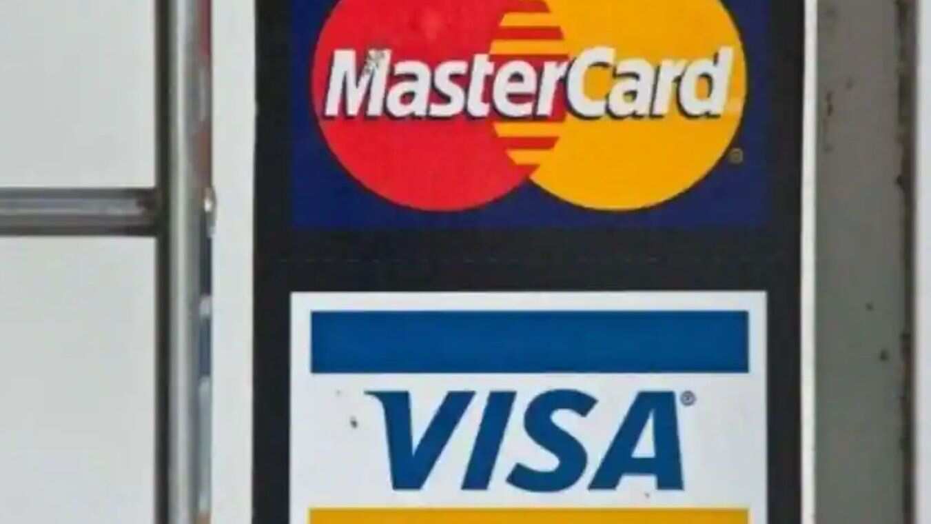 After Visa and Mastercard suspended operations, Russian banks said that now they planned to issue cards using China's UnionPay system.