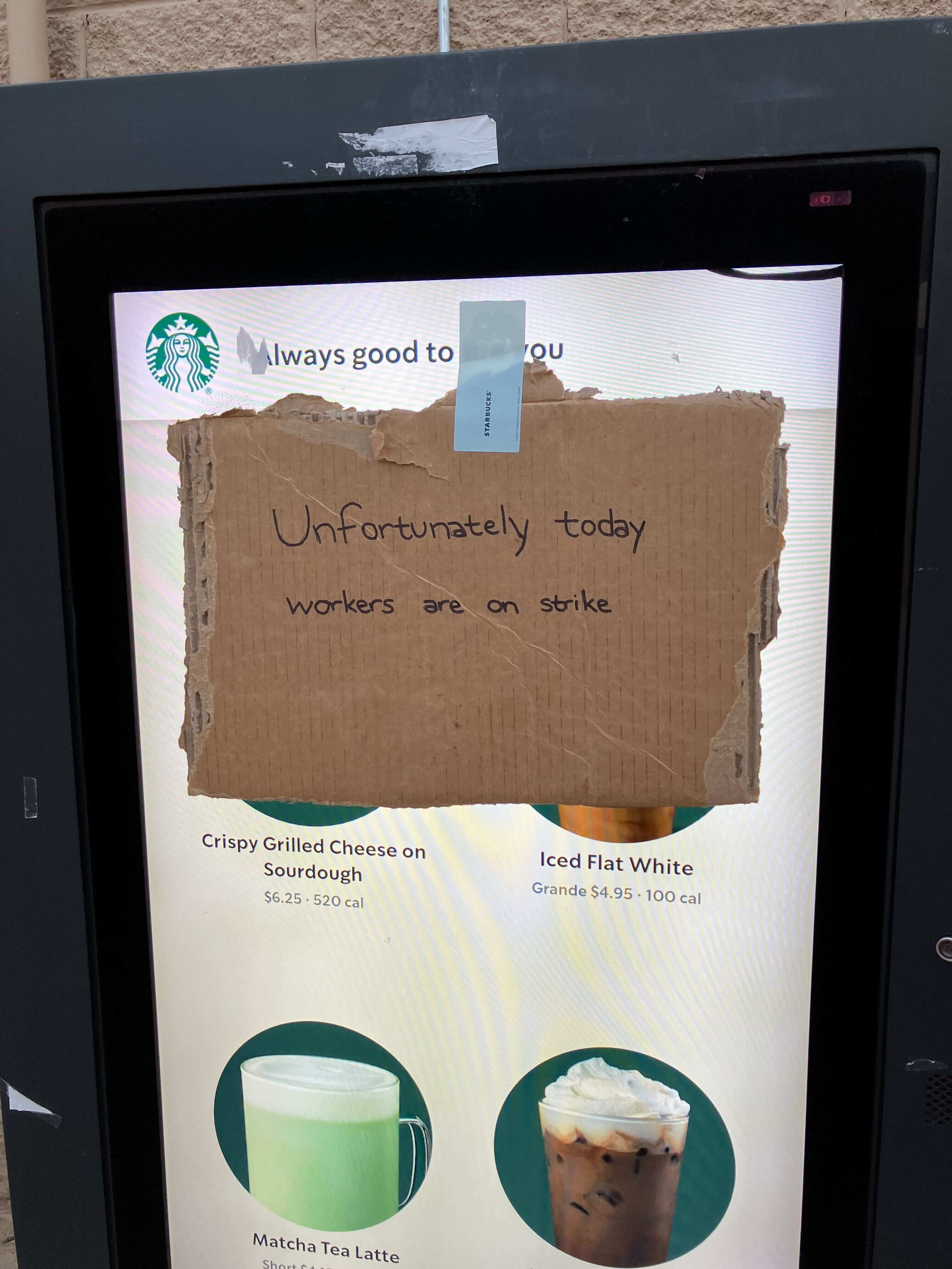 Workers at Starbucks, Glencoe Crossing, US, on strike