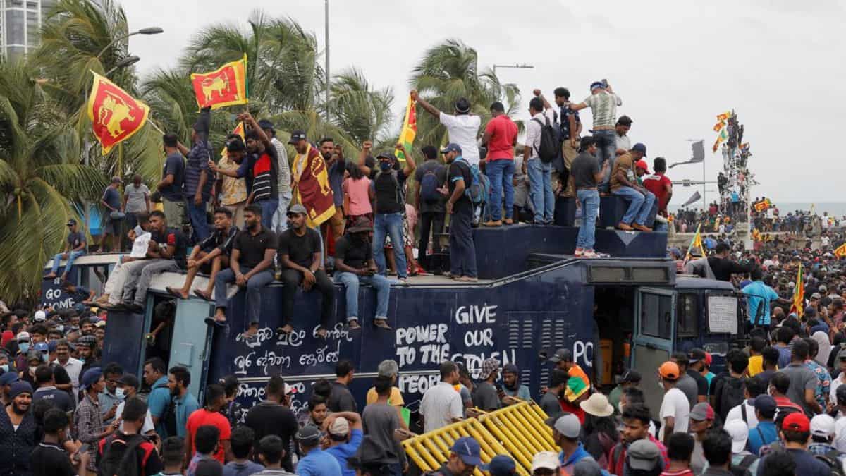 Sri Lankans protesting in May 2022 against President Gotabaya Rajapaksa