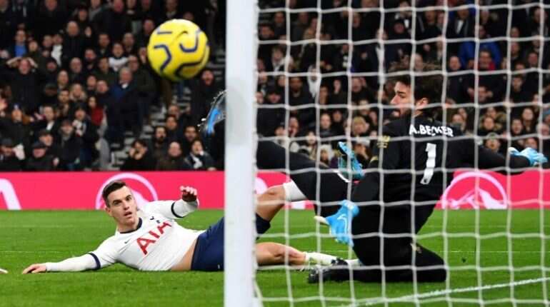Tottenham's Giovani Lo Celso misses a chance to score