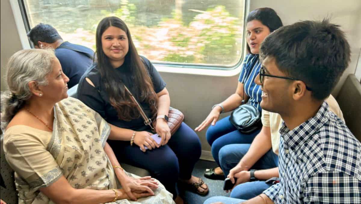 Nirmala Sitharaman's Mumbai Local Train Ride