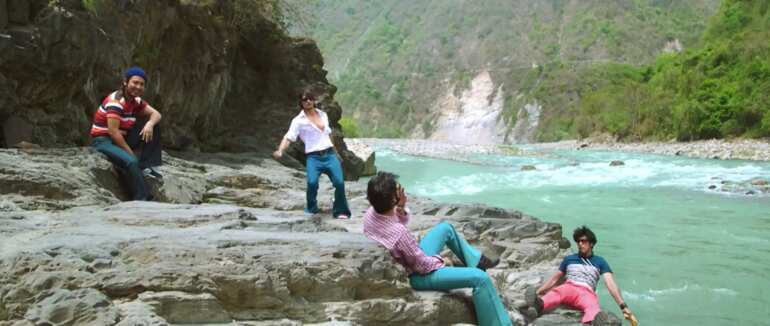 The transition of the four friends from childhood to adulthood was done smartly through a song in the film.