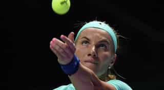 WTA Finals: Kuznetsova chops locks to beat Radwanska