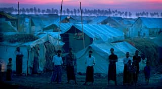 Myanmar army drives hundreds of Rohingya villagers out of homes