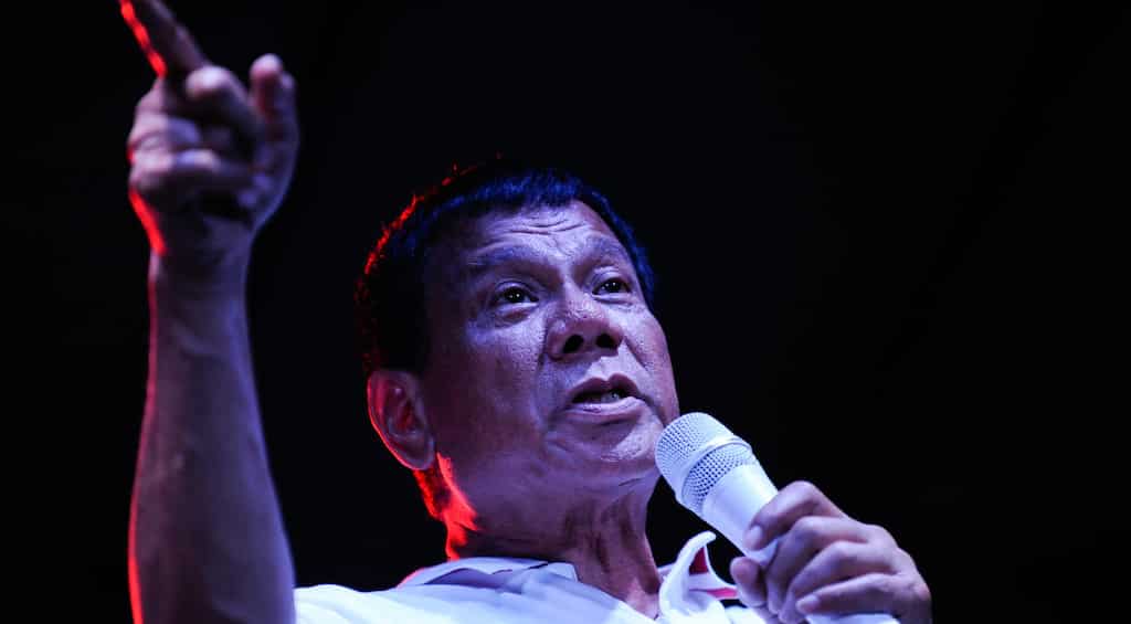 Philippines:  Duterte eases stance towards US. before Japan visit
