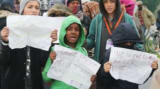 Calais jungle camp: France urges Britain to take in 1,500 unaccompanied minors