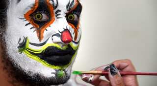 US: 'Creepy clown' craze puts damper on Halloween