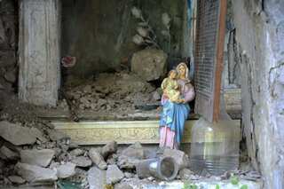 Strong quake jolts central Italy; tremors felt in Rome