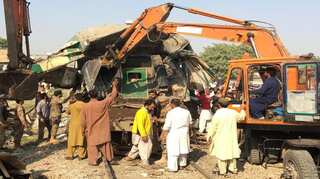 Pakistan: Train collision in Karachi leaves at least 20 dead