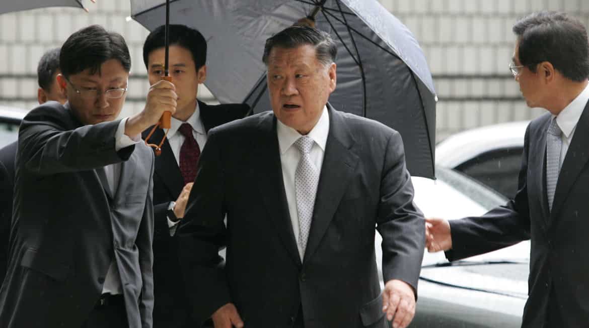 Samsung, Hyundai bosses quizzed in South Korea scandal probe