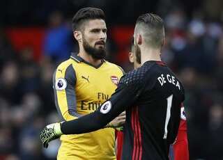 Giroud's late header gives Arsenal a flattering draw against Manchester United