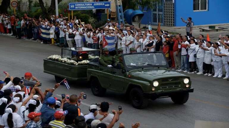 Castro's ashes arrive in Santiago de Cuba for burial Castro's ashes arrive in Santiago de Cuba for burial