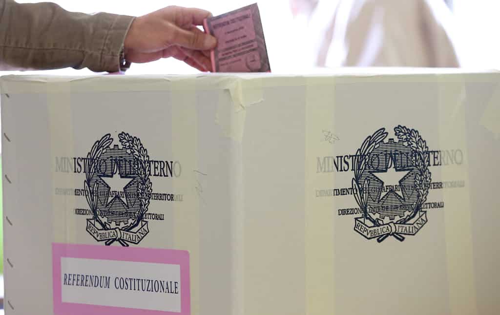 Italy: Referendum battle enters final hours, logs massive turnout
