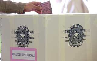 Italy: Referendum battle enters final hours, logs massive turnout