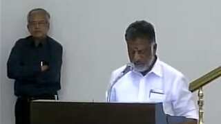 India: Jayalalithaa's trusted aide Panneerselvam sworn in as new chief minister