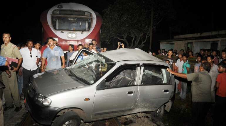 India: 3 killed, 7 injured after car runs over pedestrians in Bengal
