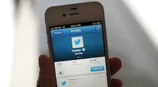 Saudi woman arrested for removing veil on Twitter