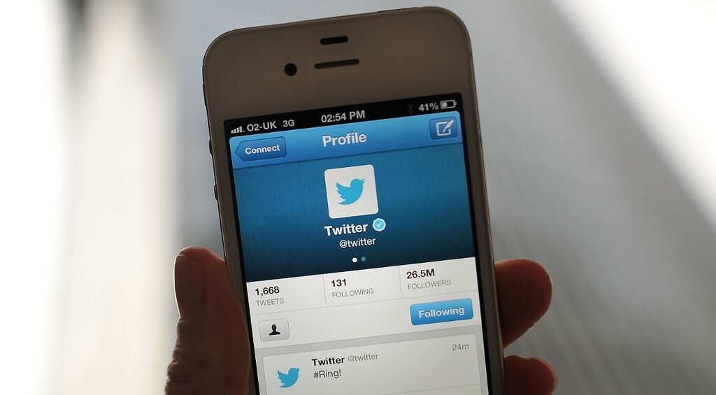 Saudi woman arrested for removing veil on Twitter