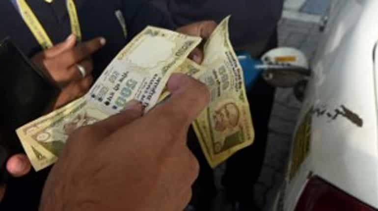 Demonetisation: All exemptions on use of old Rs 500 note to be withdrawn tonight Demonetisation: All exemptions on use of old Rs 500 note to be withdrawn tonight