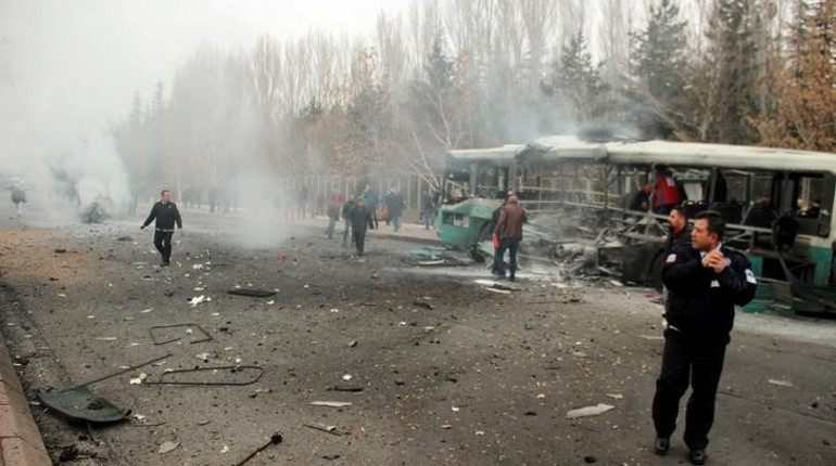 Suicide car bombing kills 14 off-duty Turkish soldiers