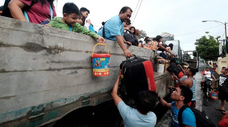 Thousands flee east Philippines as Typhoon Nok-Ten approaches Thousands flee east Philippines as Typhoon Nok-Ten approaches
