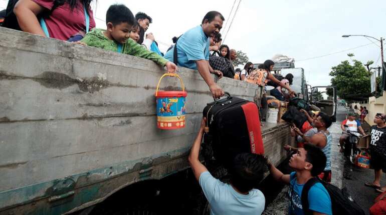 Thousands flee east Philippines as Typhoon Nok-Ten approaches