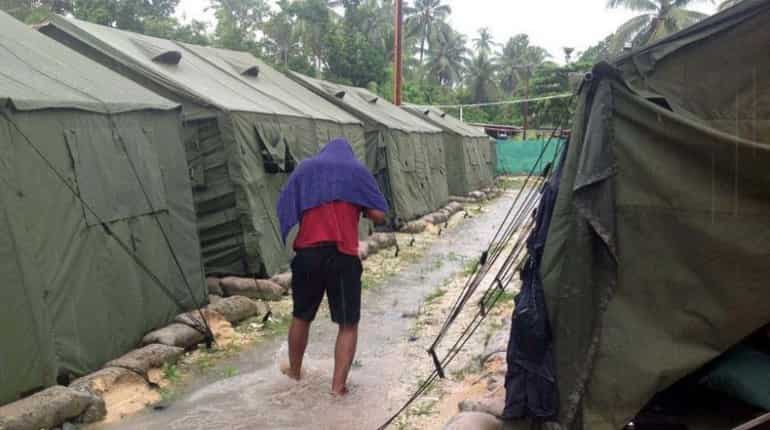 Asylum seekers riot at Papua New Guinea detention camp Asylum seekers riot at Papua New Guinea detention camp