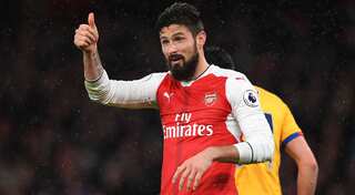 Giroud gem inspires Arsenal, Kane hits double for Spurs