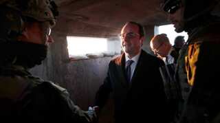 French President Hollande meets Iraq's PM, vows to defeat IS