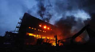 India: 17 hours after it started, Kolkata fire continues to rage