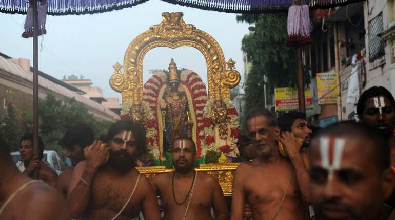 Facebook sleuths bring home India's stolen idols