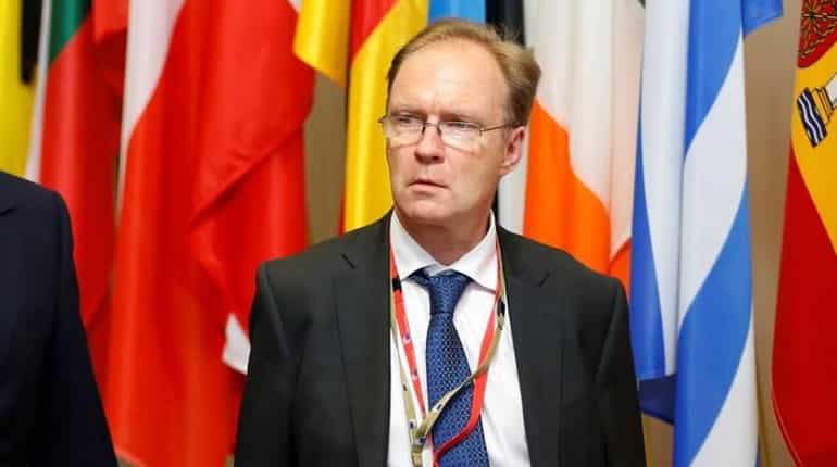Britain's EU ambassador quits, criticises Brexit preparations