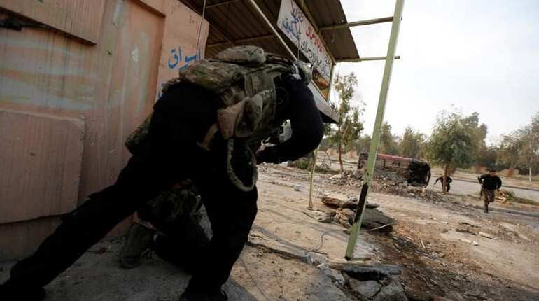 Iraqi forces fight IS at Mosul University, close to capturing areas along Tigris