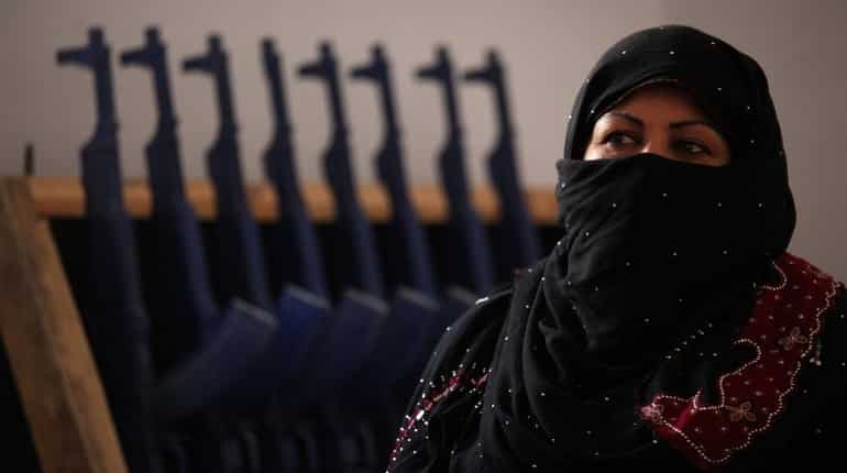 Afghanistan: Women take up arms against IS Afghanistan: Women take up arms against IS