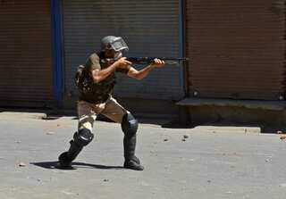 India kills two Kashmiri rebels to 'avert major terrorist action'