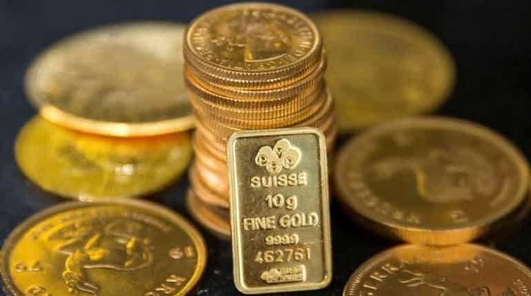 Gold hits seven year high on rising economic worries, Fed stimulus