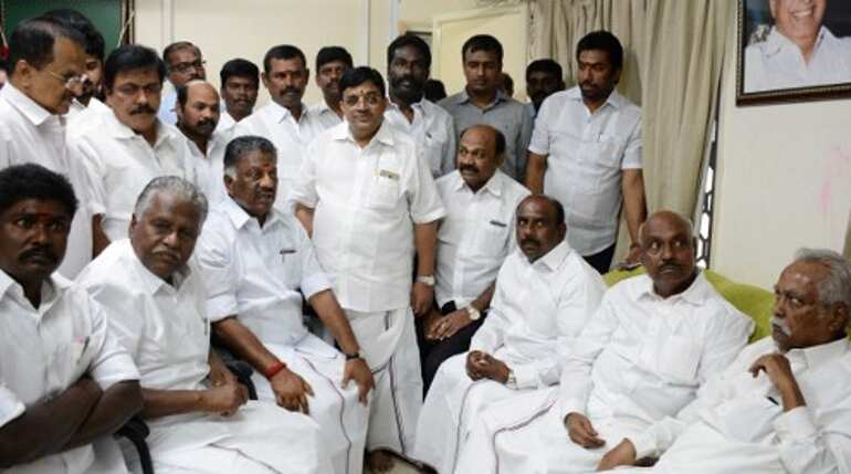 India: Suspense grows in Tamil Nadu as five more MPs join O Panneerselvam India: Suspense grows in Tamil Nadu as five more MPs join O Panneerselvam