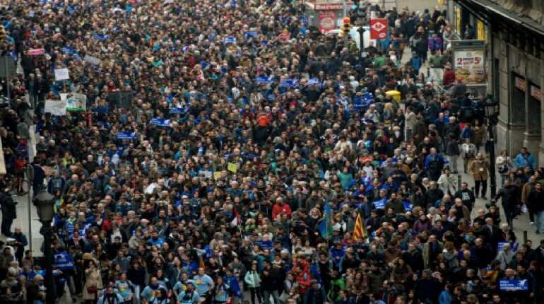 160,000 march in pro-refugee protest in Barcelona