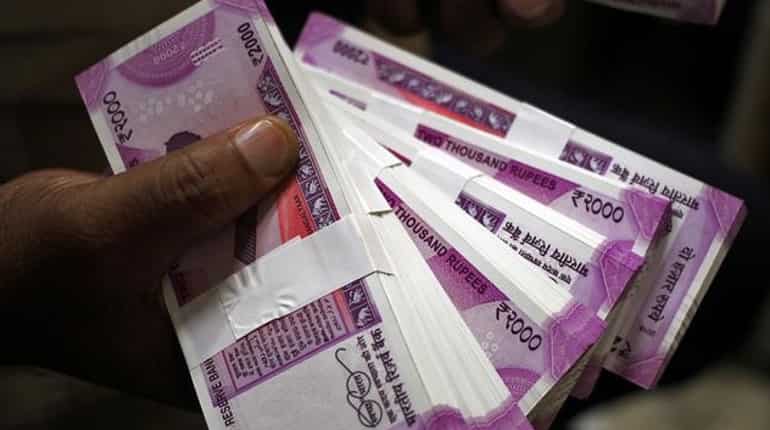 Demonetisation: Withdrawal limit from savings account raised to Rs 50,000 from today