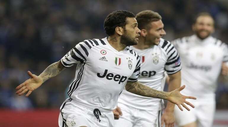Champions League: Juventus beat 10-man Porto 2-0 Champions League: Juventus beat 10-man Porto 2-0