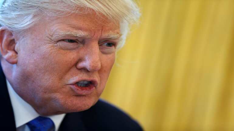 Trump rescinds Obama ban on private prisons