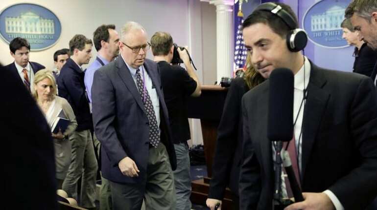 White House bars media it does not like from briefing