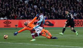 Hazard inspires Chelsea to victory at West Ham
