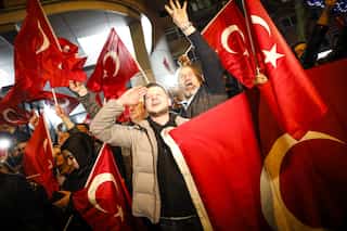 Netherlands expels Turkish minister as pro-Erdogan rally row mounts