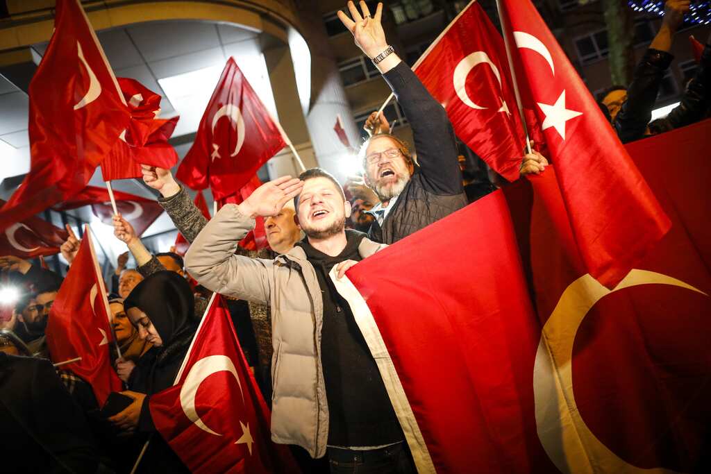 Netherlands expels Turkish minister as pro-Erdogan rally row mounts