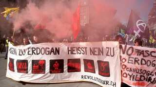 Opinions divided as referendum vote kicking off among overseas Turks