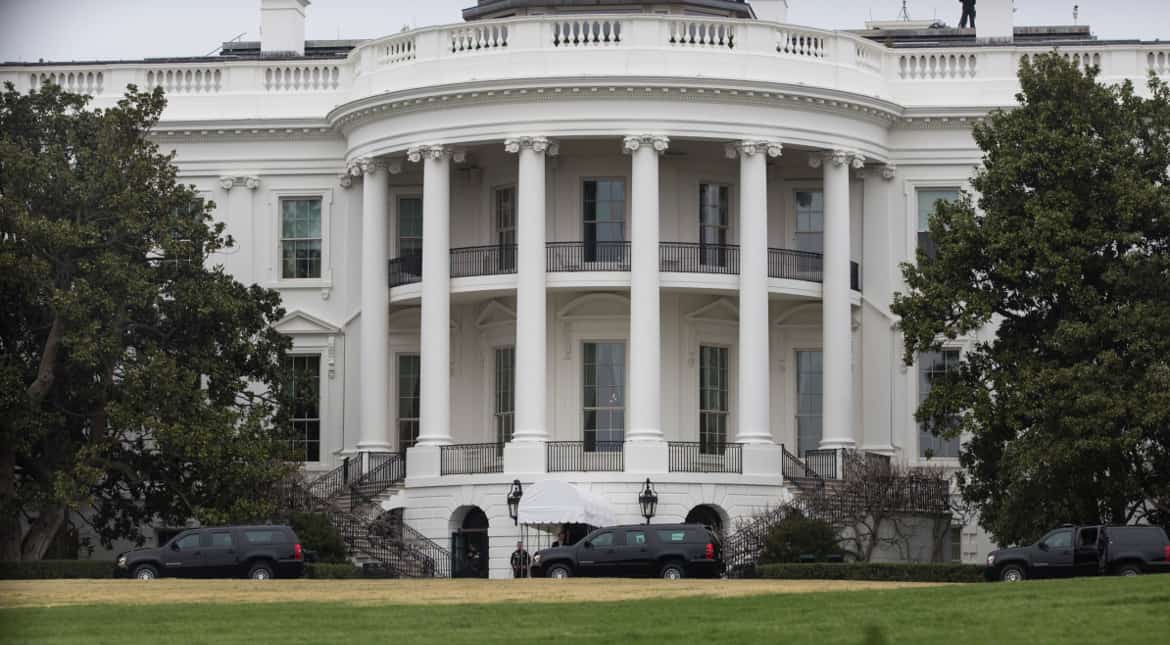 White House under lockdown after suspicious package found, US Secret Service detains one person White House under lockdown after suspicious package found, US Secret Service detains one person