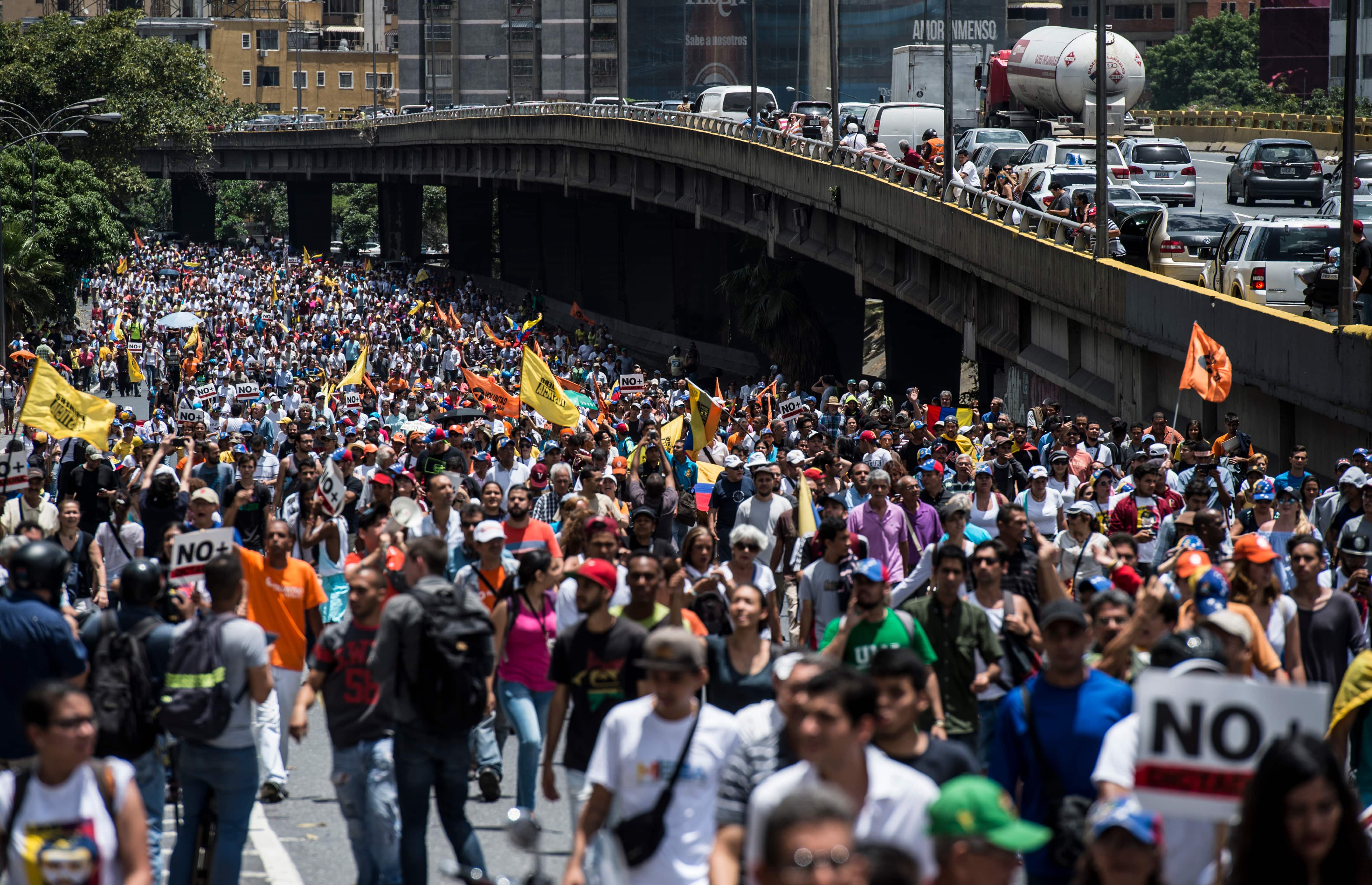 Venezuela top court retreats President Maduro's power extension bid Venezuela top court retreats President Maduro's power extension bid