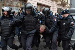 Dozen Russia opposition protesters detained by police